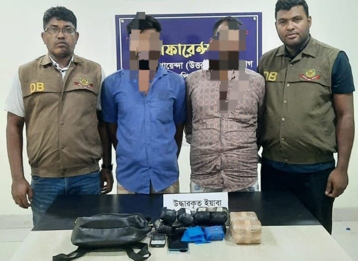 বাকলিয়ায় ইয়াবা মোবাইল ও সিএনজিসহ আটক ২