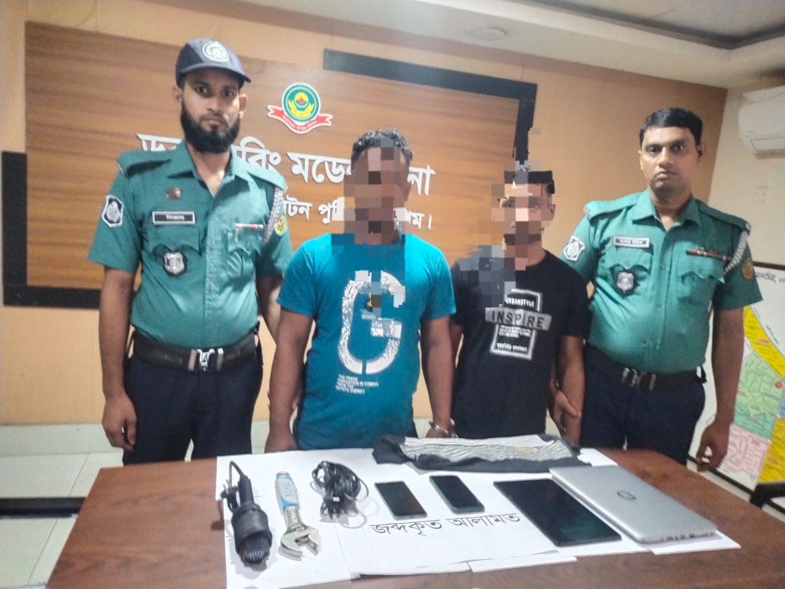 ডবলমুরিংয়ে পেশাদার সিঁধেল চোর গ্রেফতার, চোরাই মালামাল উদ্ধার