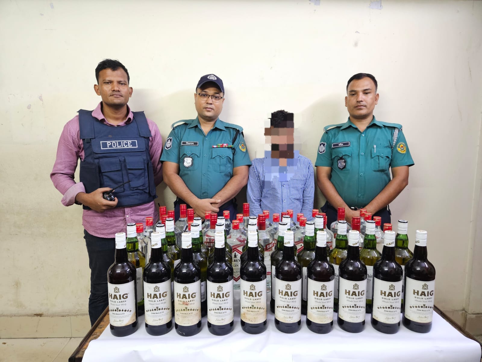  খুলশীতে  বিদেশি মদসহ আটক ১