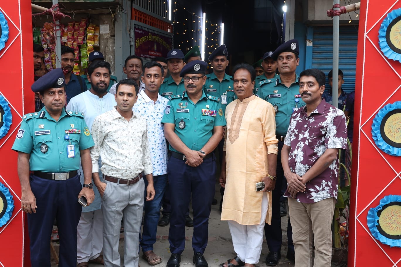 পূজা মন্ডপ পরিদর্শন করলেন সিএমপি কমিশনার