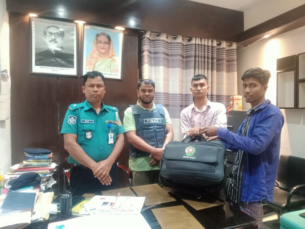 'আমার গাড়ি নিরাপদ' অ্যাপ ব্যবহার করে হারিয়ে যাওয়ার মালামাল উদ্ধার