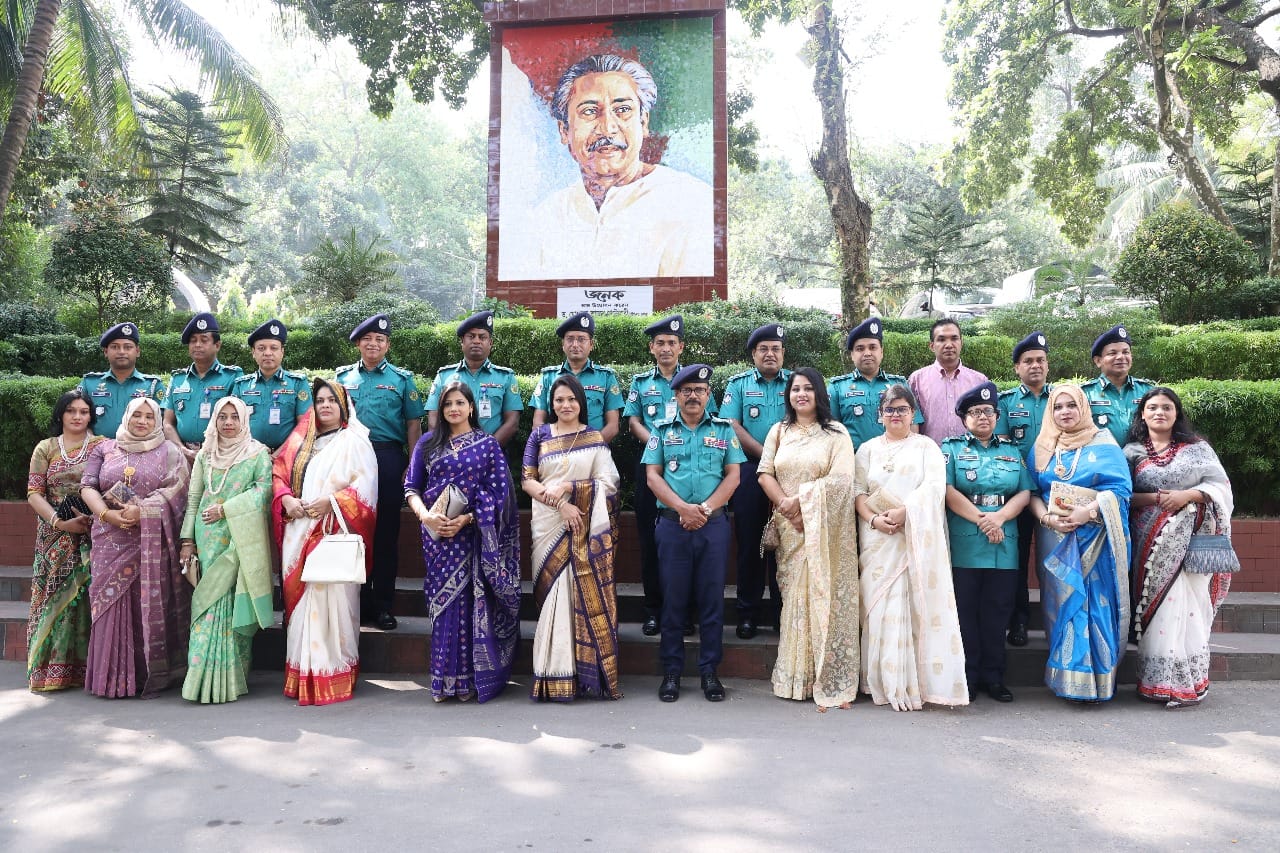 পদোন্নতিপ্রাপ্ত পুলিশ কর্মকতাদের র‍্যাংক ব্যাজ পরালেন সিএমপি কমিশনার