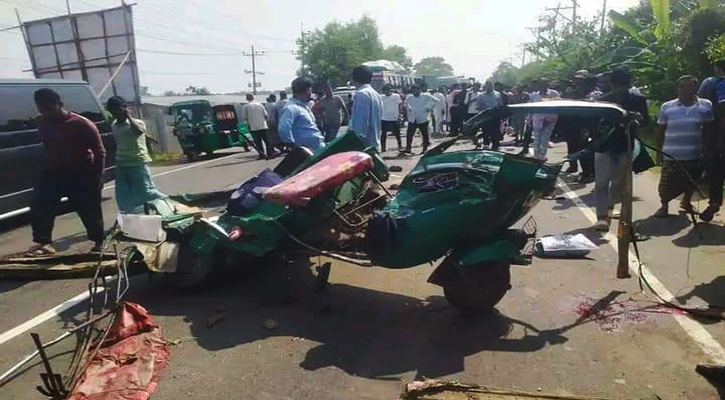 হাটহাজারীতে বাস-অটোরিকশার মুখোমুখি সংঘর্ষ, নিহত ৭