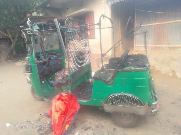 চকরিয়ায় হারবাং নাথ পাড়ায় দুর্বৃত্তের দেওয়া আগুনে  সিএনজিসহ মুদির দোকান পুড়ে ব্যাপক ক্ষয়ক্ষতি
