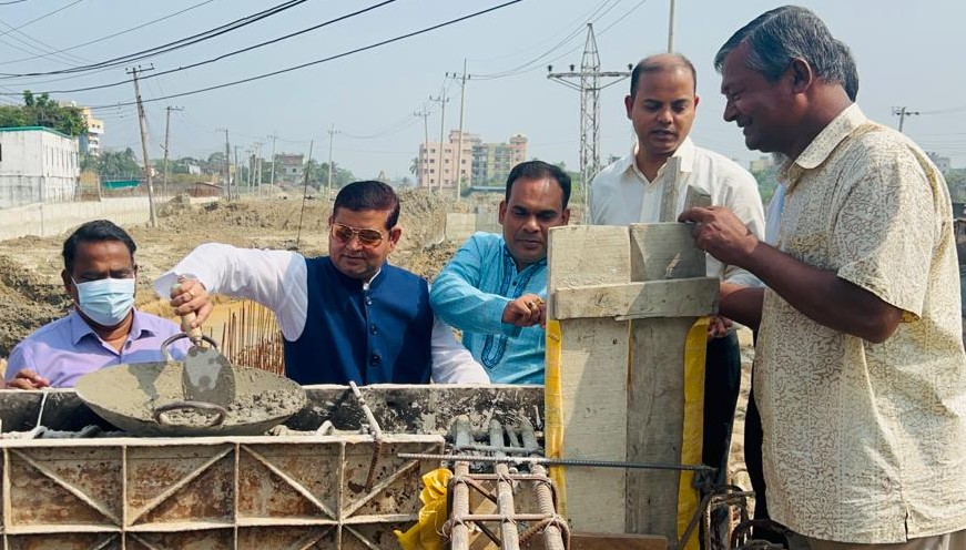 নুর নগরে নির্মানাধীন ব্রীজের কাজ পরিদর্শন করেন-ভারপ্রাপ্ত মেয়র