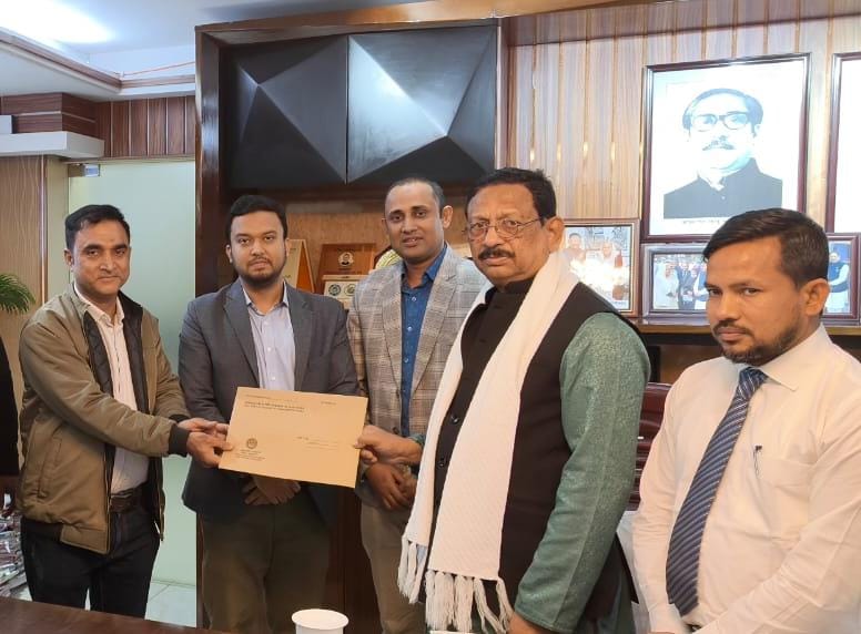 চসিকের নির্মাণ সামগ্রী পরীক্ষাগারের প্রথম প্রতিবেদন হস্তান্তর