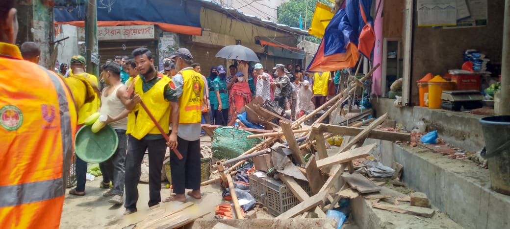  রাস্তা ও ফুটপাত দখল করে ব্যবসা করায় ৪৪ হাজার টাকা জরিমান আদায়