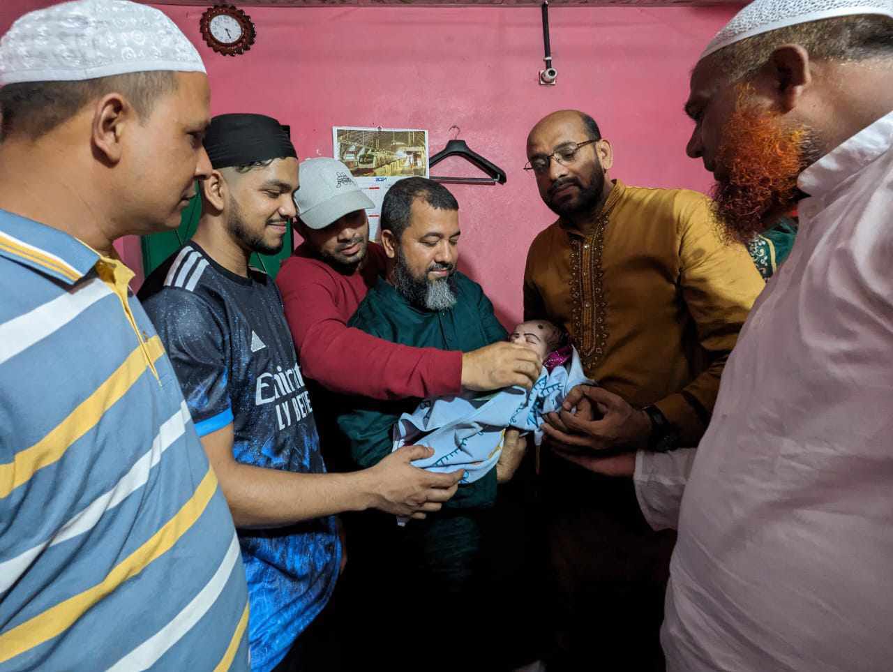 সকালে মা হয়ে খুশিতে ফেসবুক স্ট্যাটাস, রাতে মৃত্যু-মা-হারা সেই নবজাতকের খোঁজ নিলেন পররাষ্ট্রমন্ত্রী