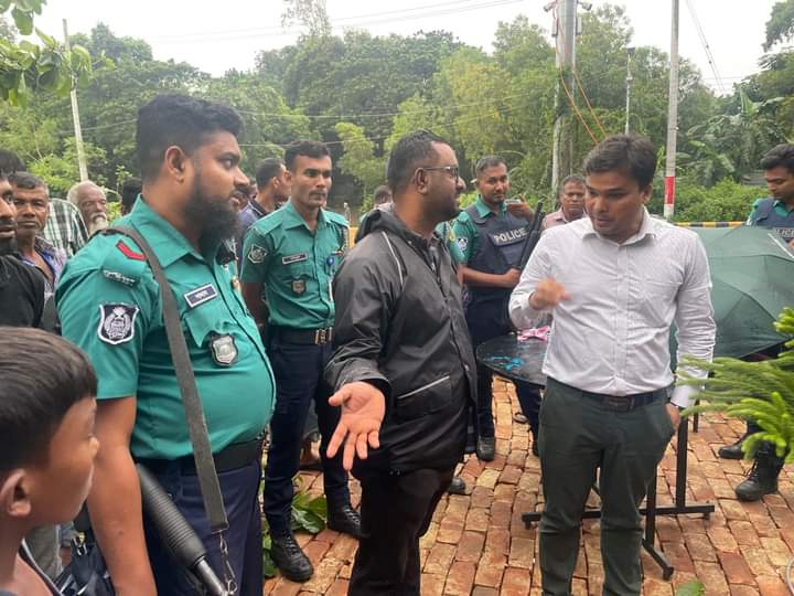চট্টগ্রামে পাহাড় কাটার বিরুদ্ধে জেলা প্রশাসনের অভিযানে একজনকে গ্রেপ্তার