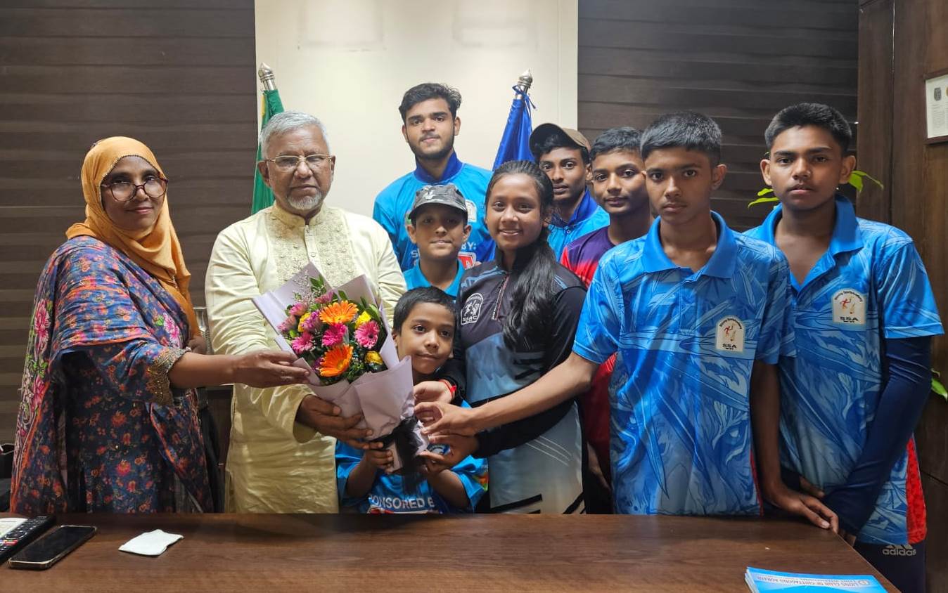  রিহ্যাব চট্টগ্রাম রিজিওনাল কমিটির চেয়ারম্যান হাজী দেলোয়ার হোসেনকে ফুলেল শুভেচ্ছা