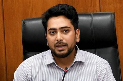  অন্তর্বর্তী সরকার সংবাদপত্র, মতপ্রকাশ ও সমাবেশের স্বাধীনতা নিশ্চিত করেছে : নাহিদ