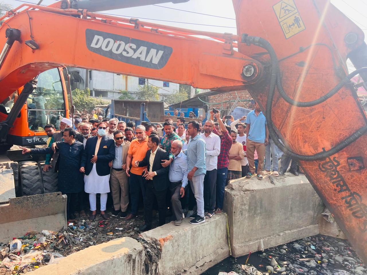 জলাবদ্ধতা নিরসনে খাল খনন গুরুত্বপূূর্ণ ভূমিকা পালন করবে : মেয়র শাহাদাত