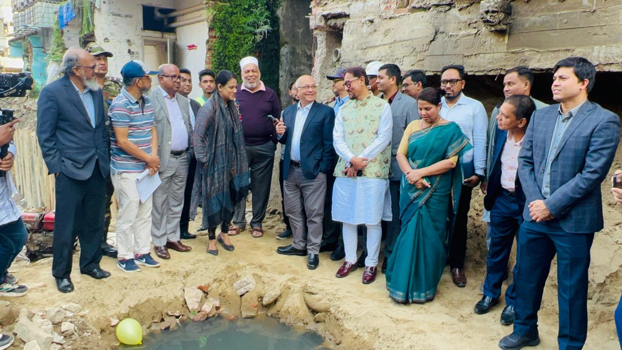 চট্টগ্রামের জলাবদ্ধতা নিরসনে উপদেষ্টাবৃন্দ ও মেয়রের পরিদর্শন