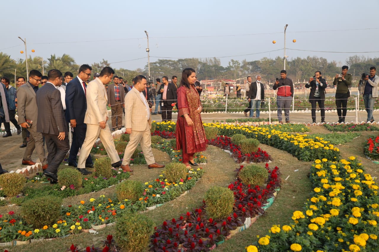 চট্টগ্রাম ডিসি পার্কে মাসব্যাপি ফুল উৎসব শনিবার শুরু