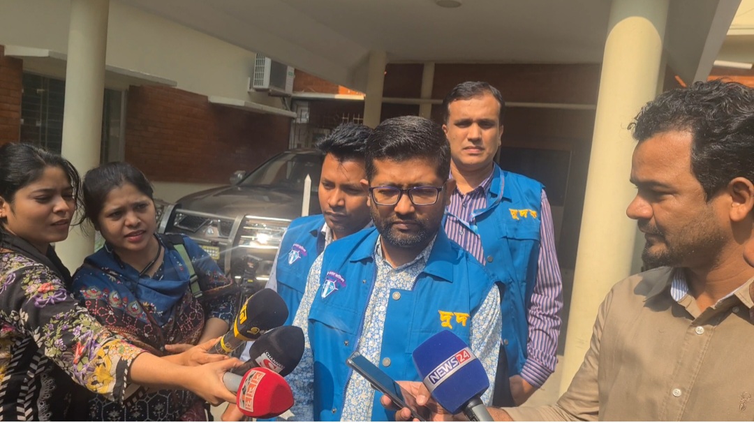 চট্টগ্রামের বন সংরক্ষকের কার্যালয়ে দুদকের অভিযান,৩ ঘণ্টা জেরা  