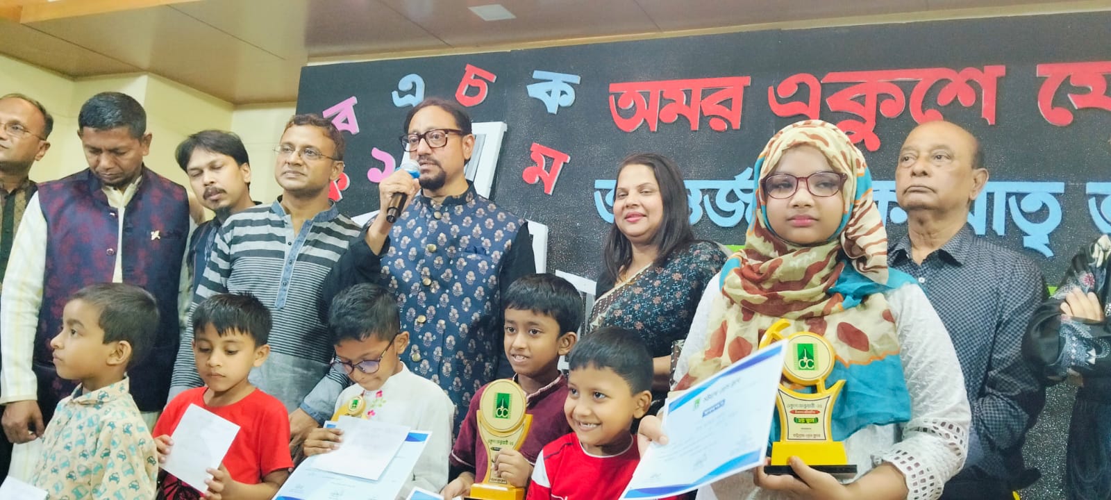 নানা আয়োজনের মধ্যদিয়ে চট্টগ্রাম প্রেস ক্লাবে দিনব্যাপী শহীদ দিবস ও আন্তর্জাতিক মাতৃভাষা দিবসের অনুষ্ঠান সম্পন্ন