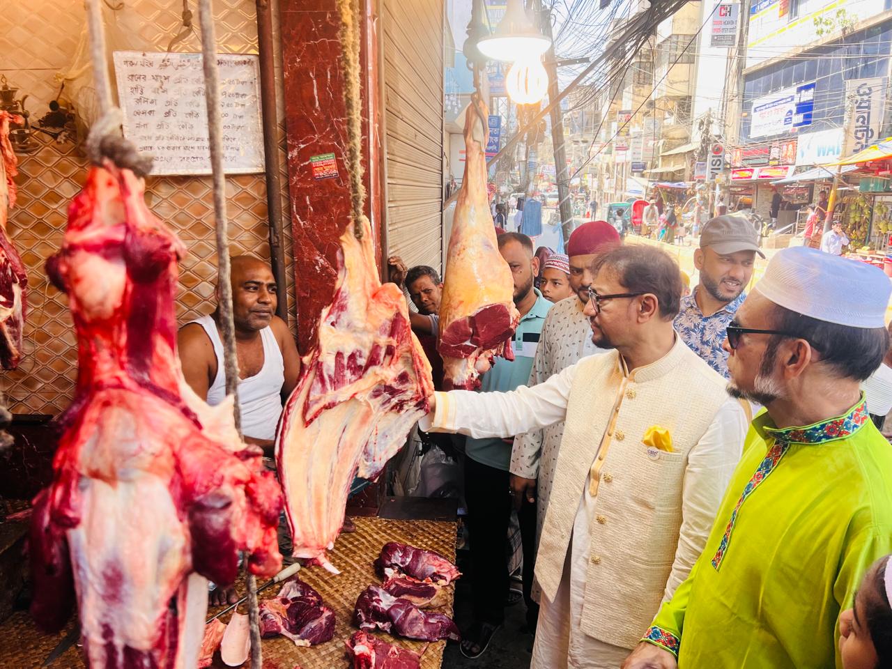 চকবাজার কাঁচা বাজার পরিদর্শনে চসিক মেয়র