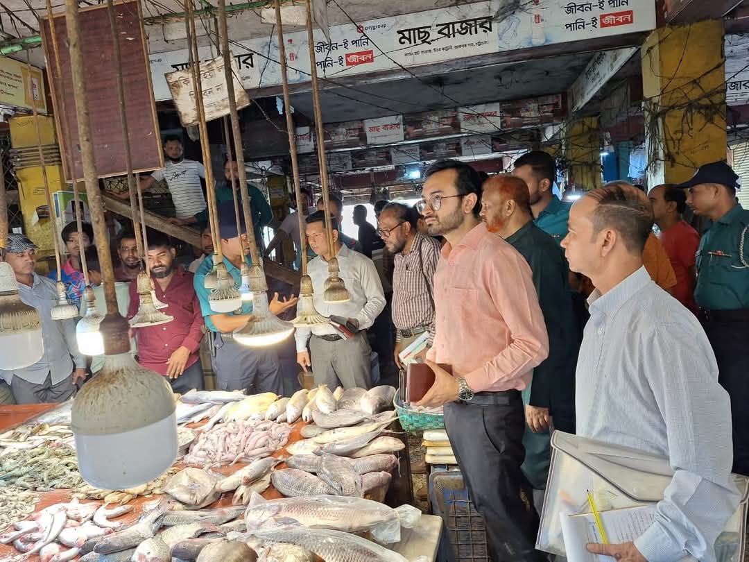 চট্টগ্রাম নগরীতে  নিত্য পণ্যের বাজার তদারকিতে জেলা প্রশাসনের মোবাইল কোর্ট 