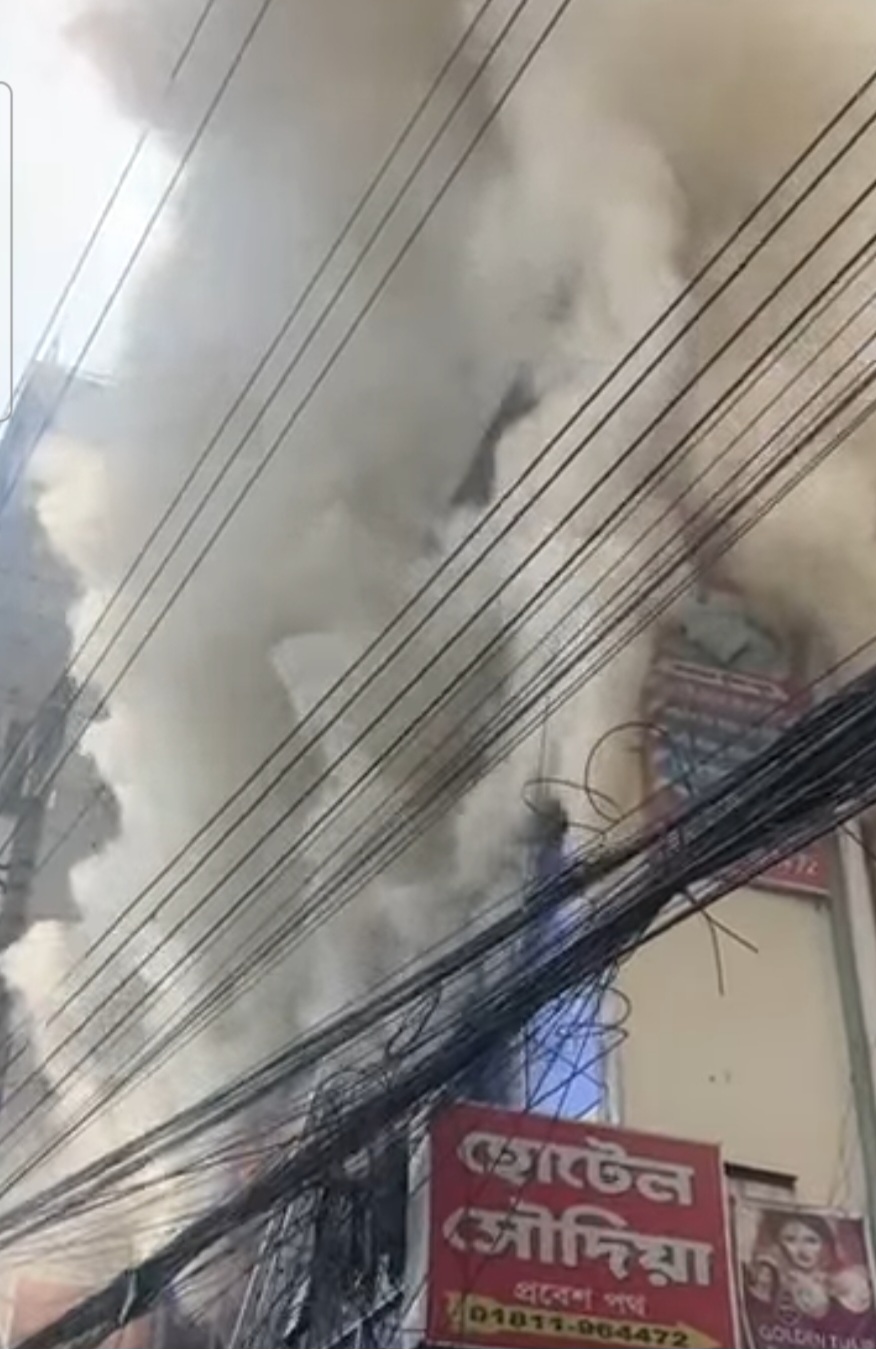 আবাসিক হোটেলে আগুন, ৪ জনের মৃত্যু  