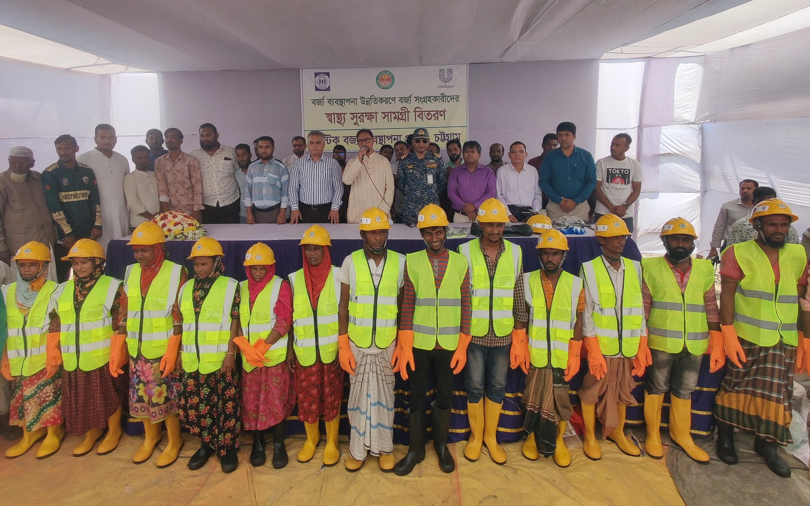 পরিচ্ছন্নকর্মীদের স্বাস্থ্য সুরক্ষার উপর গুরুত্ব দিতে হবে: মেয়র শাহাদাত