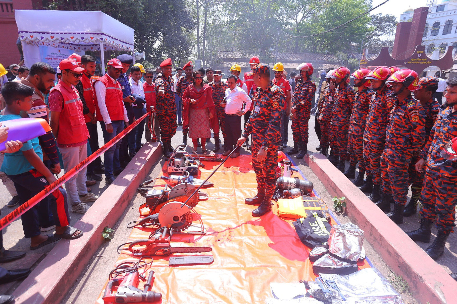চট্টগ্রাম জেলা প্রশাসনের অগ্নিকান্ড বিষয়ক মহড়া ও আলোচনা সভা অনুষ্ঠিত