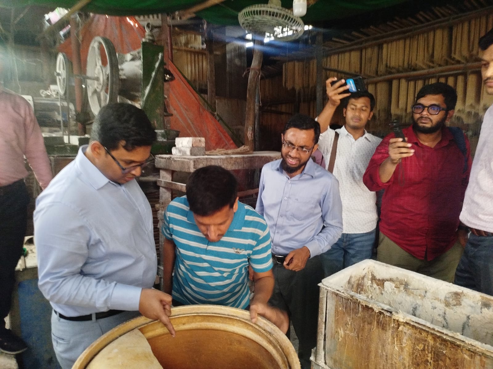 নগরে নিত্য পণ্যের বাজার তদারকিতে জেলা প্রশাসনের মোবাইল কোর্ট