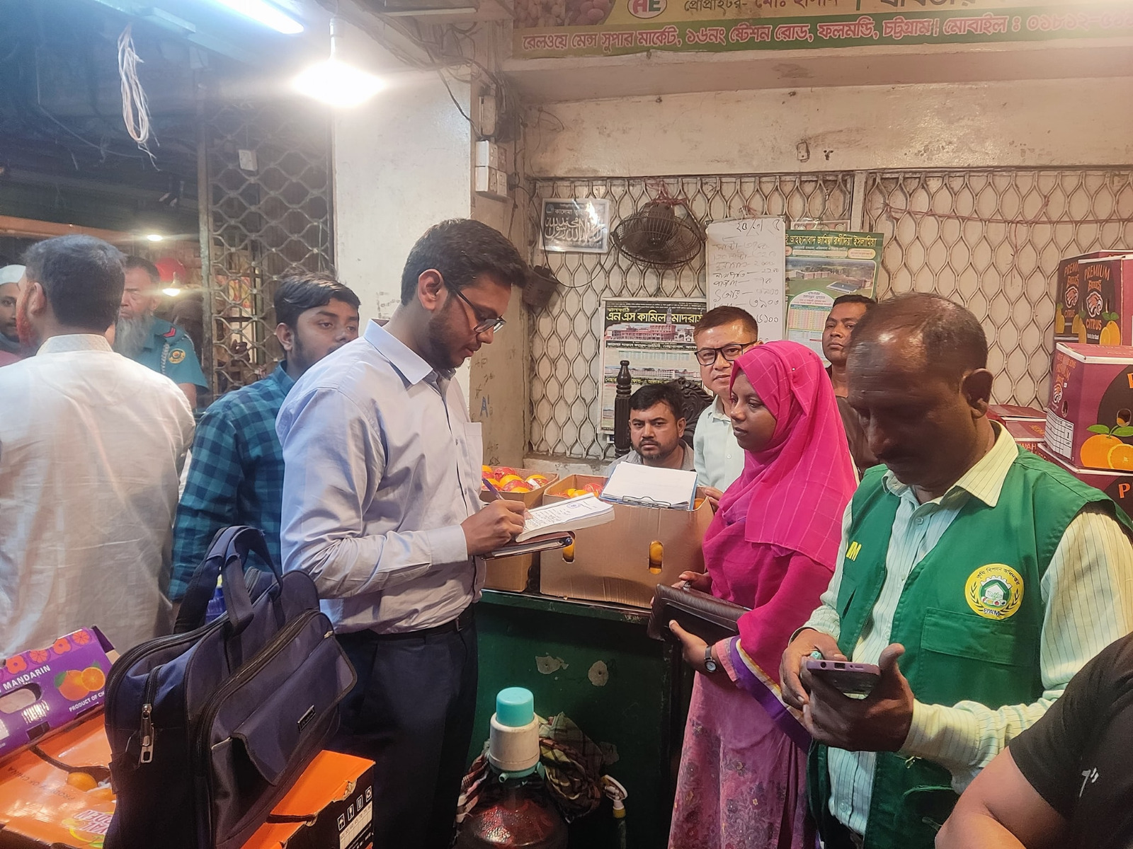 চট্টগ্রাম নগরে  নিত্য পণ্যের বাজার তদারকিতে জেলা প্রশাসনের মোবাইল কোর্ট