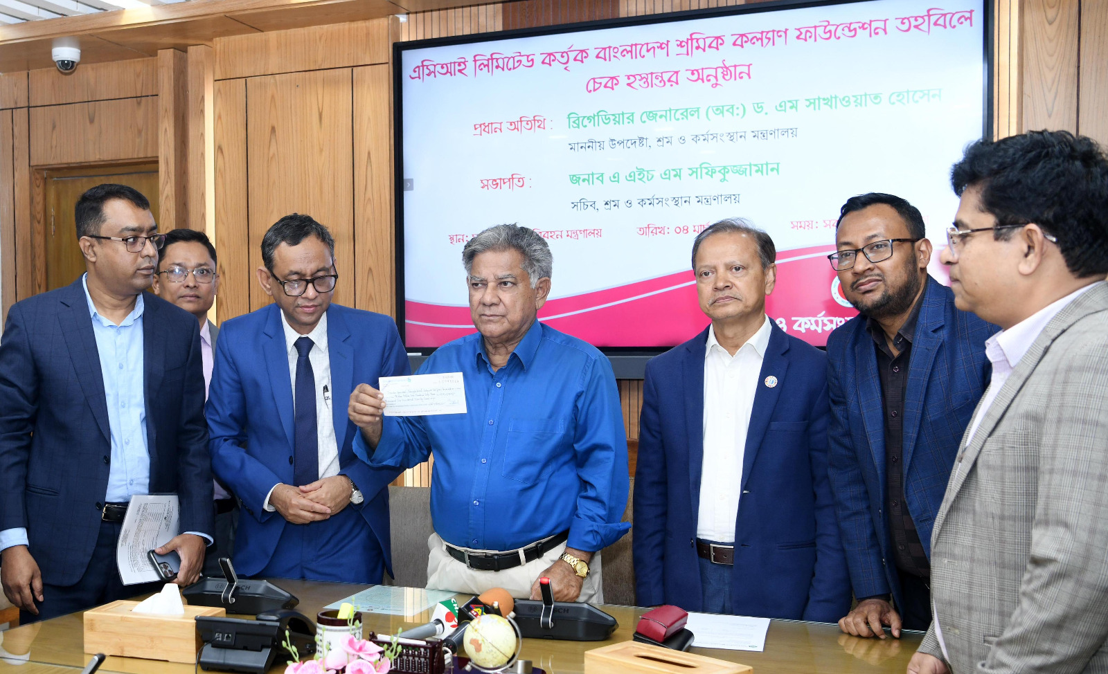 সারবাহী নৌযানে সংঘটিত দুর্ঘটনায় নিহত ৬ জন নৌ শ্রমিকের পরিবারকে ৩০ লক্ষ টাকা
