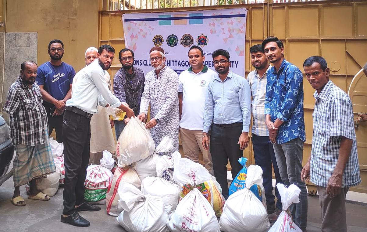 লায়ন্স ক্লাব অব চিটাগাং ইম্পেরিয়াল সিটির ইফতার ও খাদ্য সামগ্রী বিতরণ