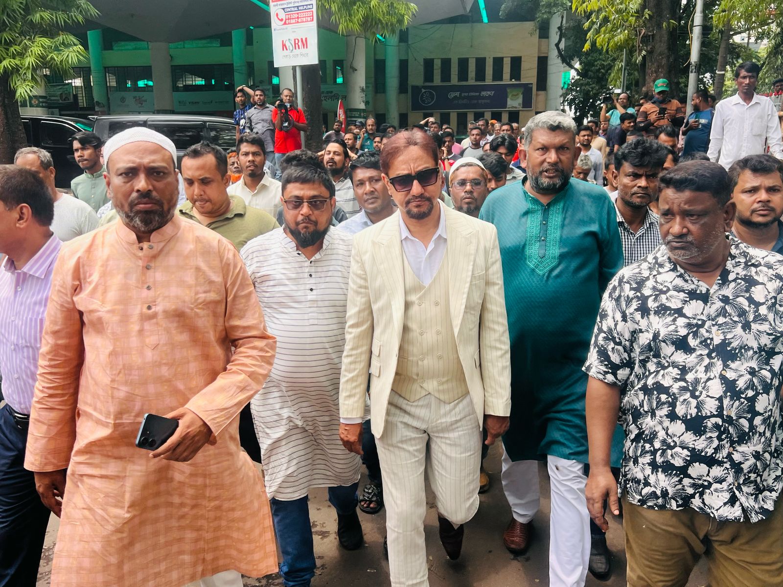 নগরীর যানজট নিরাসনে হকার ব্যবস্থাপনা জরুরী: মেয়র ডা. শাহাদাত হোসেন