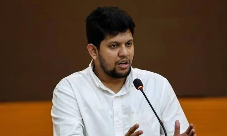 স্থানীয়ভাবে গুজব ও অপতথ্য মোকাবিলায় জেলা তথ্য অফিসসমূহকে কাজ করতে হবে: তথ্য উপদেষ্টা