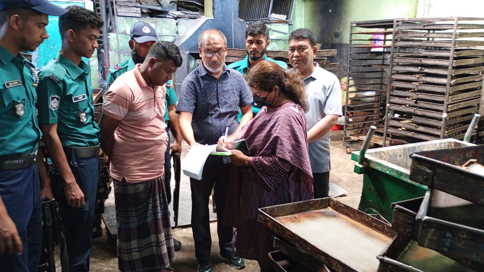 গোসাইলডাঙ্গায় এক বেকারিকে ৩৫ হাজার টাকা জরিমানা
