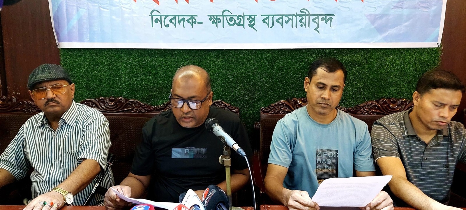 পাঁচলাইশে ঔষধ মার্কেটে সন্ত্রাসী হামলা: দোকান ভাঙচুর, কর্মচারীদের মারধরের অভিযোগ