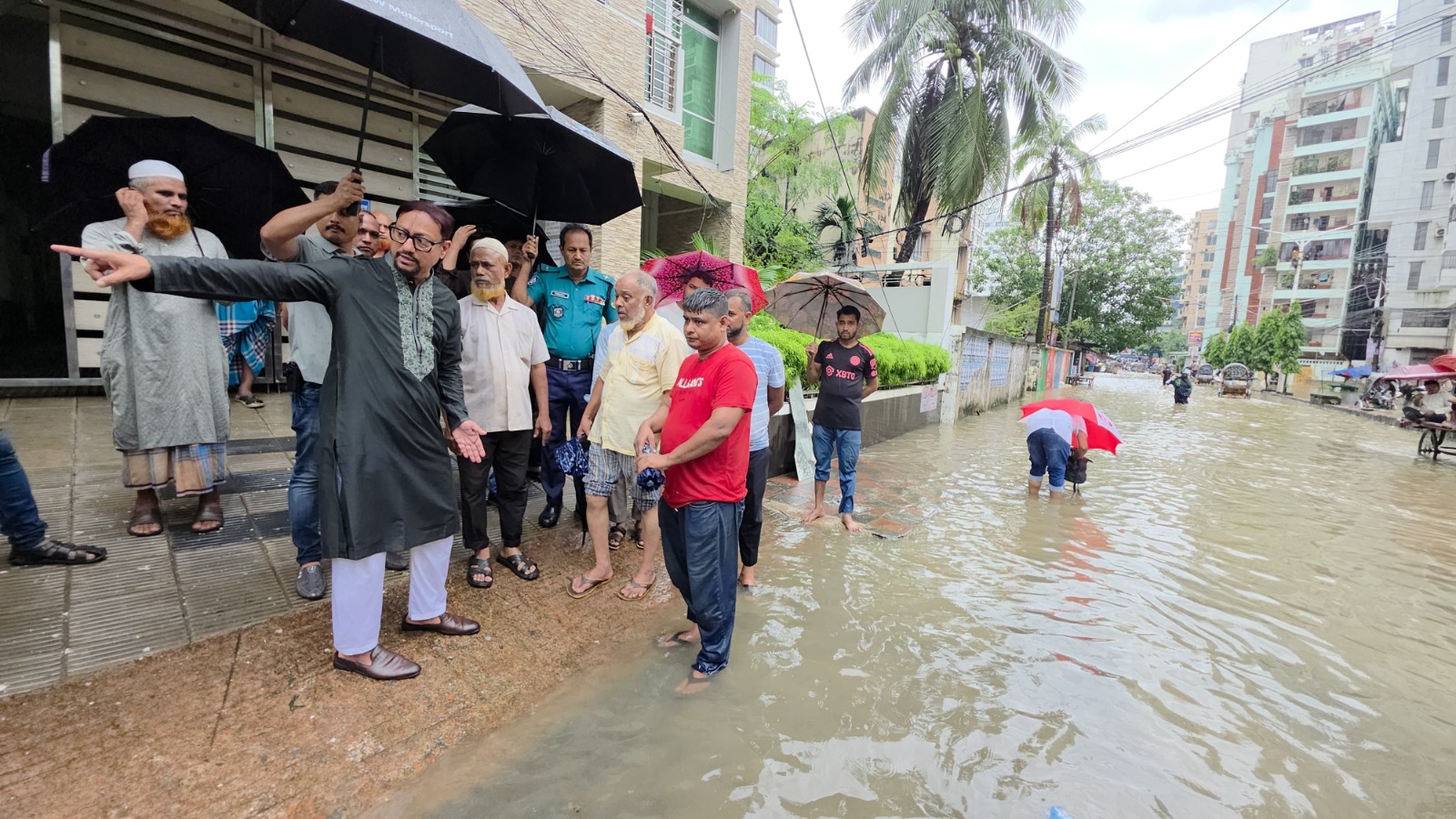 সমন্বিত চেষ্টার মাধ্যমে জলাবদ্ধতা নিরসন করতে হবে: মেয়র ডা. শাহাদাত হোসেন   