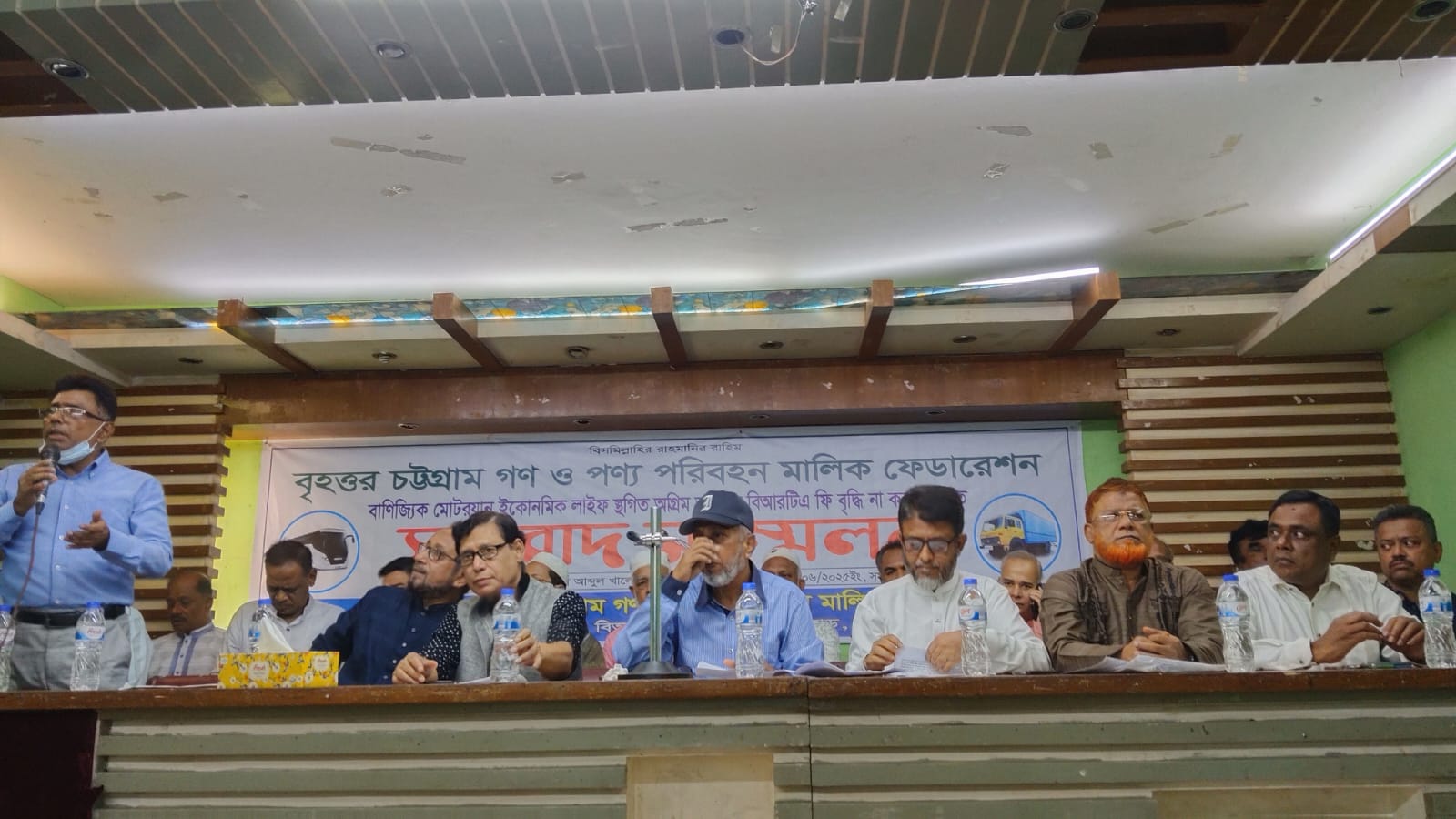 বাস-ট্রাকের আয়ু নির্ধারণ: পরিবহন মালিকদের অভিযোগ, “মরার উপর খড়ার ঘা”