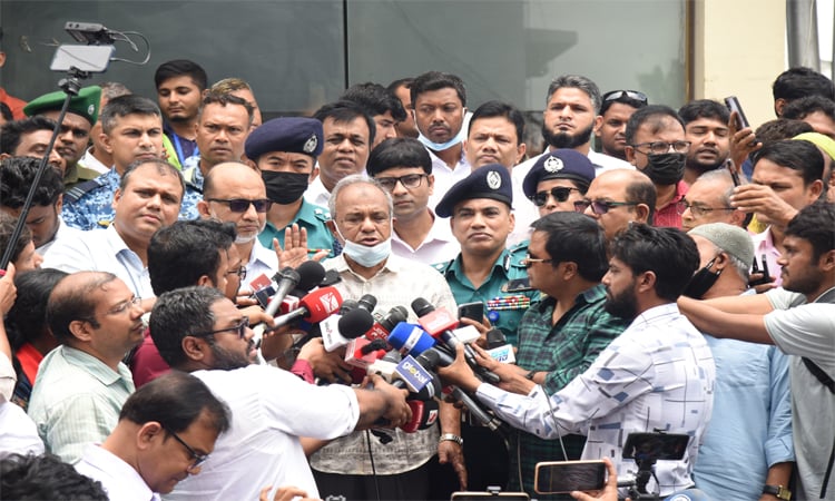 বাংলাদেশে বর্তমানে কোনো জঙ্গিবাদ নেই : স্বরাষ্ট্র উপদেষ্টা   