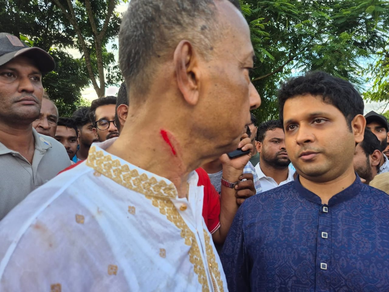 গোলাম আকবর খোন্দকার গুলিবিদ্ধ ,অসংখ্য আহত হামলাকারীদের বিচার দাবি