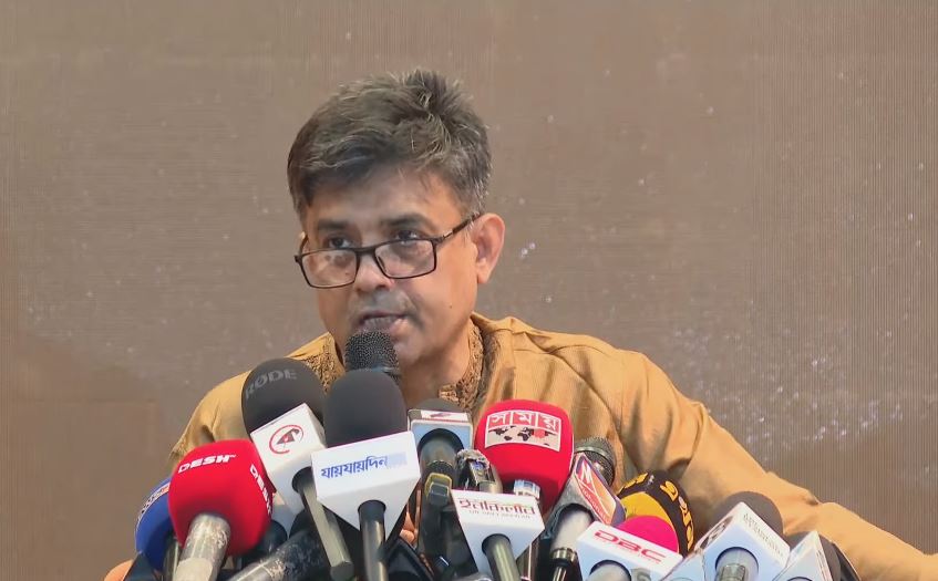 সশস্ত্র বাহিনীর আর কোনো কর্মকর্তার বিরুদ্ধে গ্রেপ্তারি পরোয়ানা জারির পরিকল্পনা নেই : প্রেস সচিব