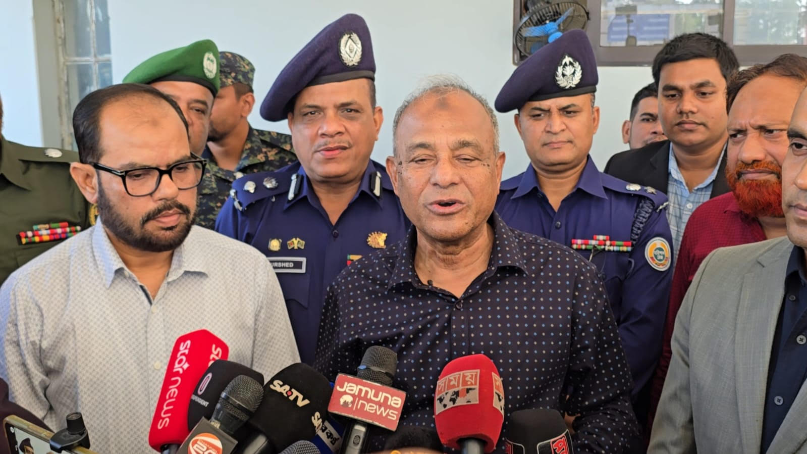 শেখ হাসিনার রায়কে কেন্দ্র করে সতর্ক আইনশৃঙ্খলা বাহিনী: স্বরাষ্ট্র উপদেষ্টা