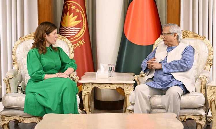 প্রধান উপদেষ্টার সঙ্গে যুক্তরাজ্যের উন্নয়নমন্ত্রীর বৈঠক: স্বচ্ছ ও অংশগ্রহণমূলক নির্বাচনের প্রতিশ্রুতি পুনর্ব্যক্ত