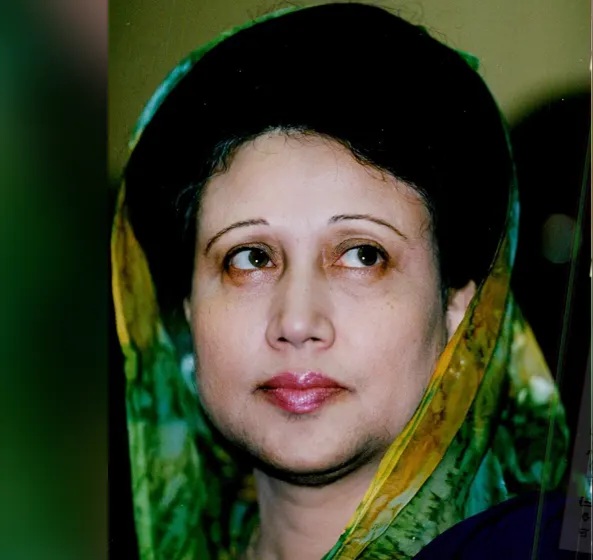       ‘পুতুল’ থেকে রাষ্ট্রনায়ক খালেদা জিয়া    