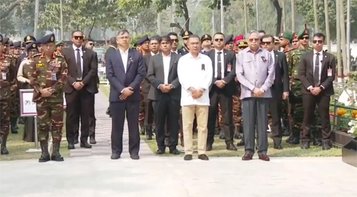 পিলখানা ট্র্যাজেডি: শহীদদের কবরে রাষ্ট্রপতি ও প্রধানমন্ত্রীর শ্রদ্ধা