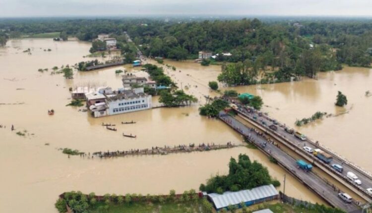 বন্যার থাবায় লন্ডভন্ড চট্টগ্রাম বিভাগ,পানিবন্দি ৯  লাখ মানুষ,প্রাণহানি বেড়ে ৫০