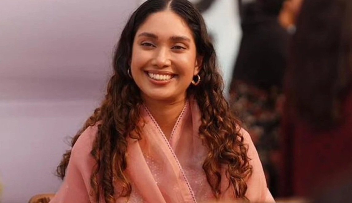 লাইনে দাঁড়িয়ে পরীক্ষা দিয়ে ড্রাইভিং লাইসেন্স নিলেন জাইমা রহমান
