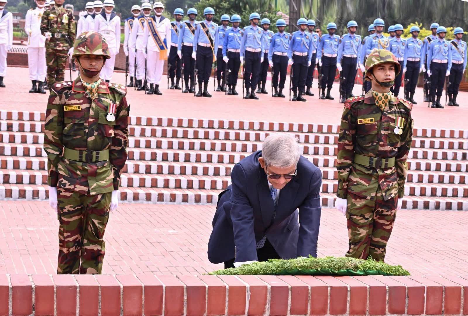 দায়িত্ব গ্রহণের পর রাষ্ট্রপতি জাতীয় স্মৃতিসৌধে পুষ্পস্তবক অর্পণ করে মহান মুক্তিযুদ্ধের বীর শহীদদের প্রতি গভীর শ্রদ্ধা নিবেদন করেন