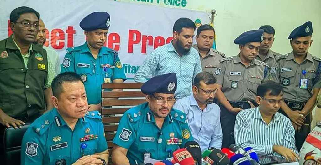 রংপুরে ৪ হত্যাকাণ্ড: নৃশংসতার বর্ণনা দিতে গিয়ে কাঁদলেন পুলিশ কমিশনার