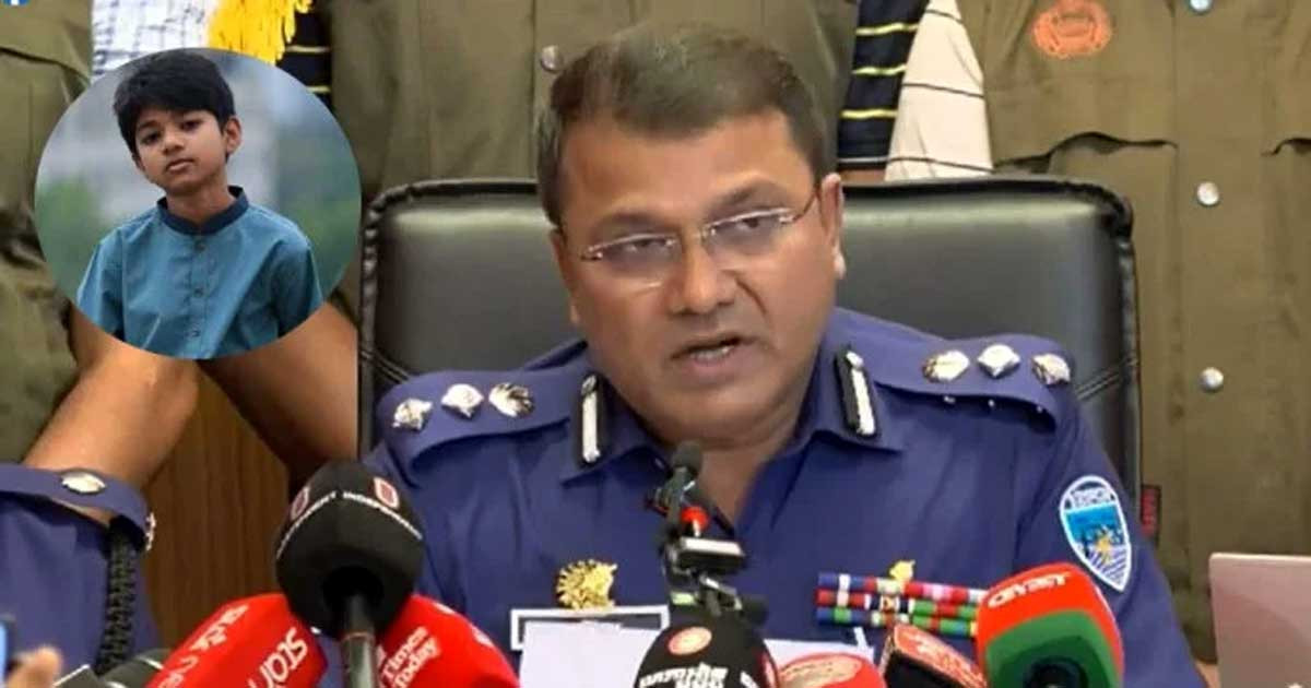 প্রথমে তুহিন পরে ফাহাদ ও কামরুল অপ্রতিমের মাথায় আঘাত করে