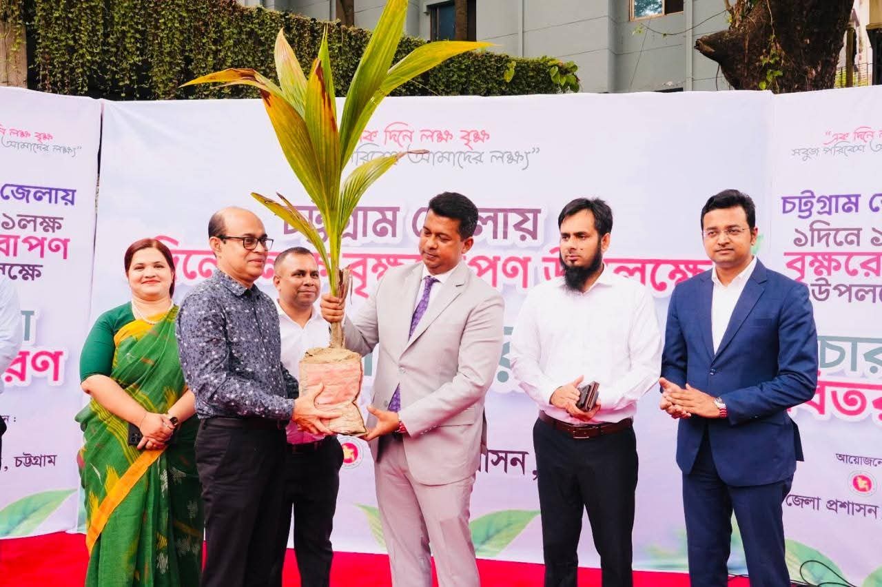 চট্টগ্রামে এক দিনে এক লাখ গাছ রোপণের প্রস্তুতি ডিসি জাহিদের